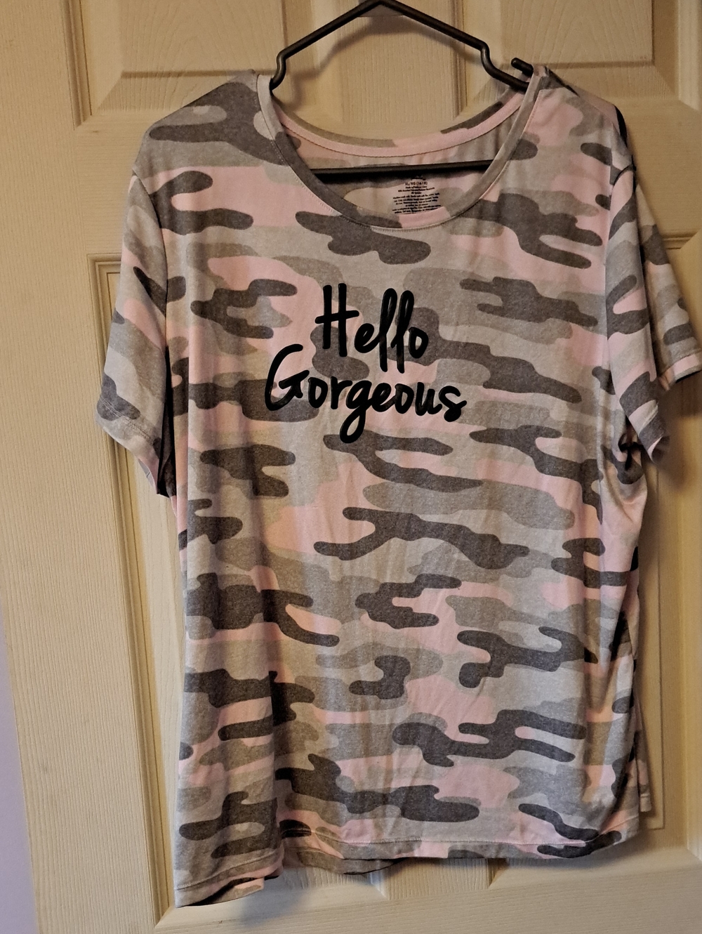Secret Treasures Pink & Gray Camo "Hello Gorgeous" Tee Shirt Size XL (16-18)